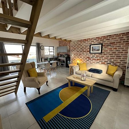 Modern Apartments Downtown プレッテンバーグ・ベイ エクステリア 写真