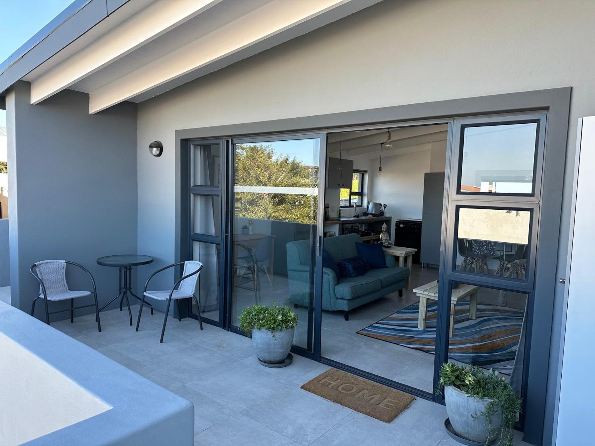 Modern Apartments Downtown プレッテンバーグ・ベイ エクステリア 写真