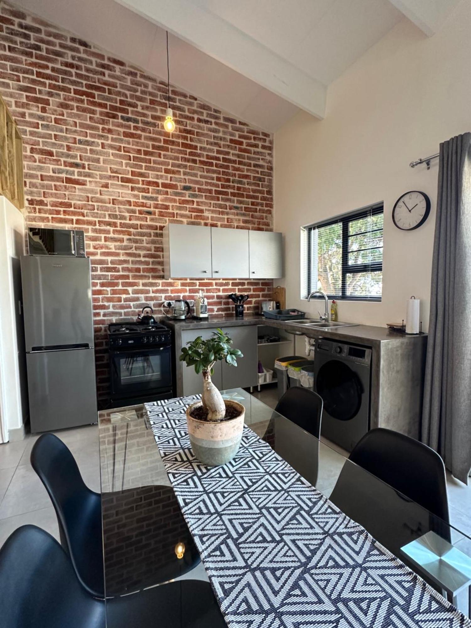 Modern Apartments Downtown プレッテンバーグ・ベイ エクステリア 写真
