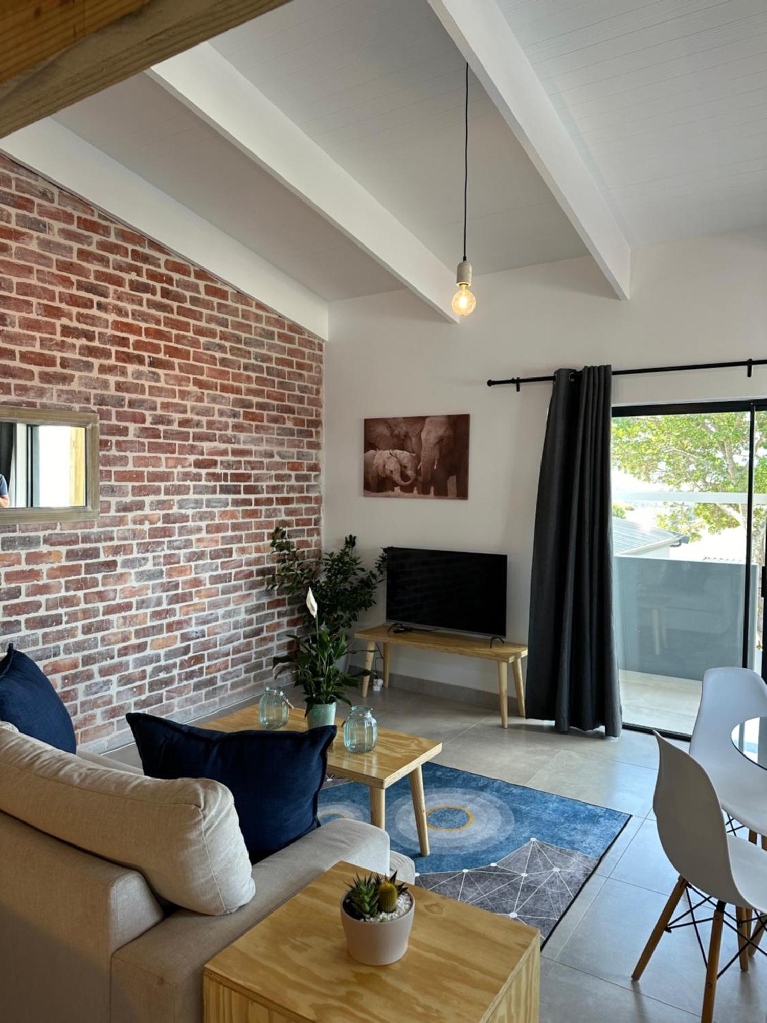 Modern Apartments Downtown プレッテンバーグ・ベイ エクステリア 写真