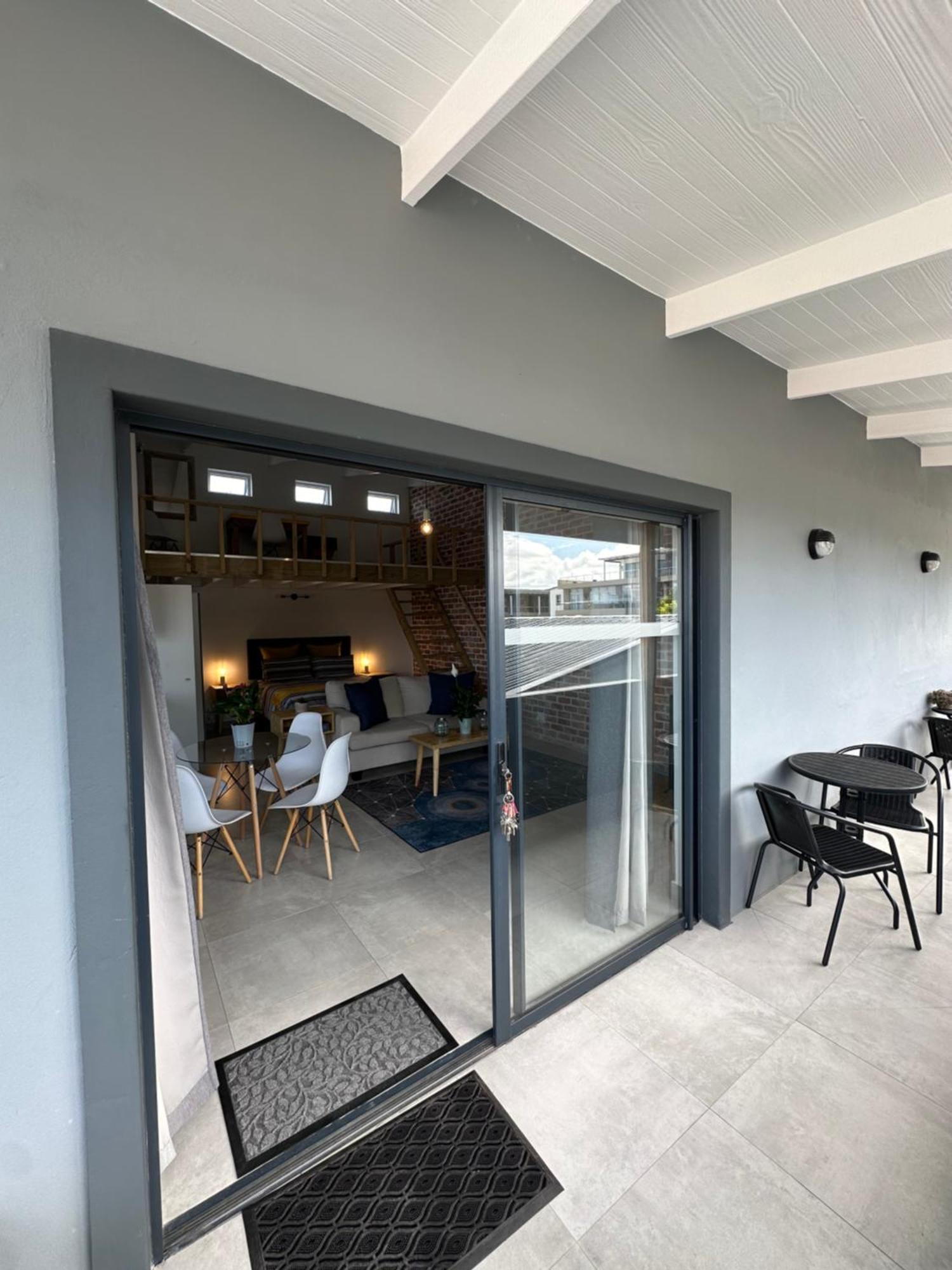 Modern Apartments Downtown プレッテンバーグ・ベイ エクステリア 写真