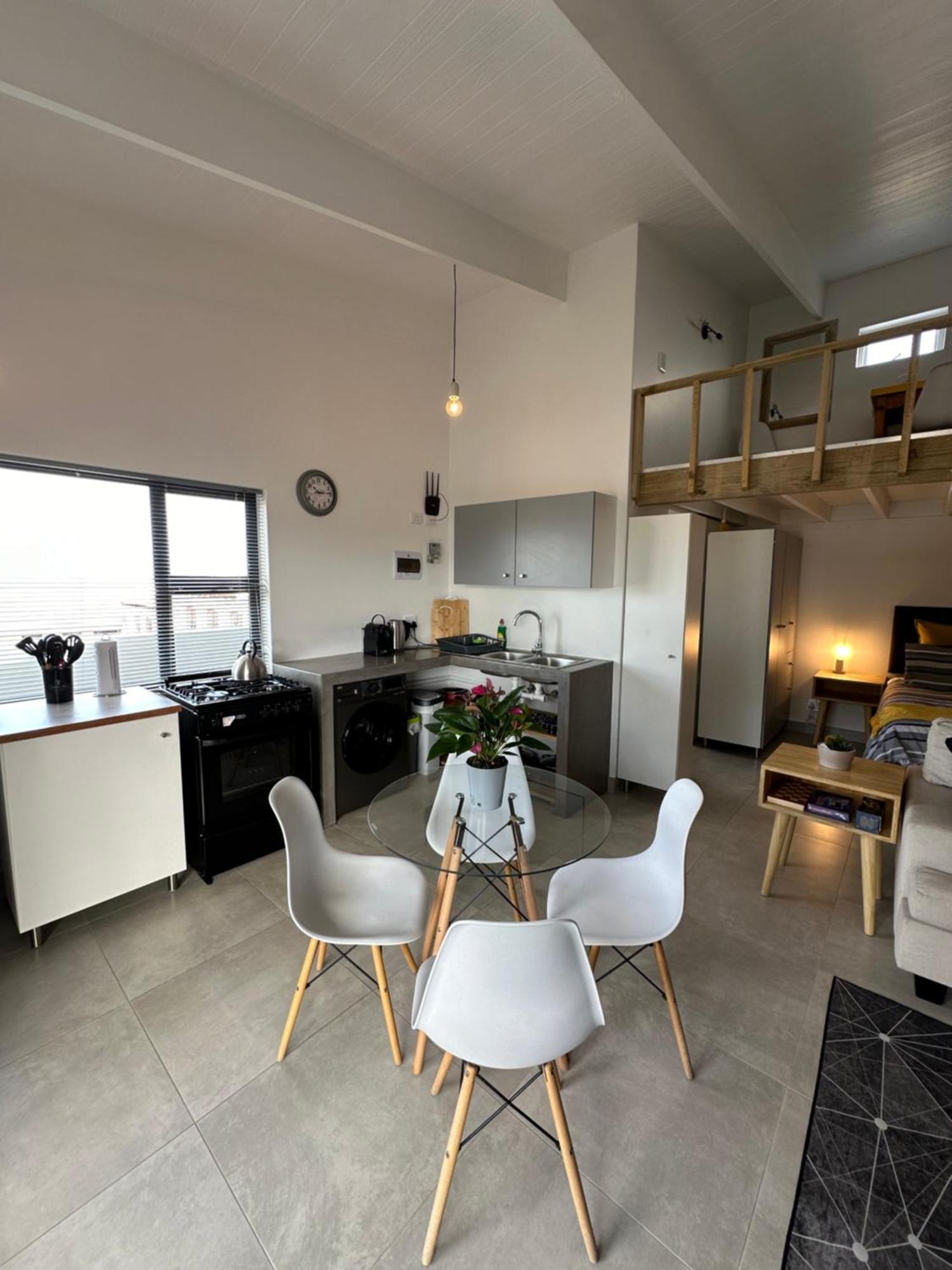 Modern Apartments Downtown プレッテンバーグ・ベイ エクステリア 写真